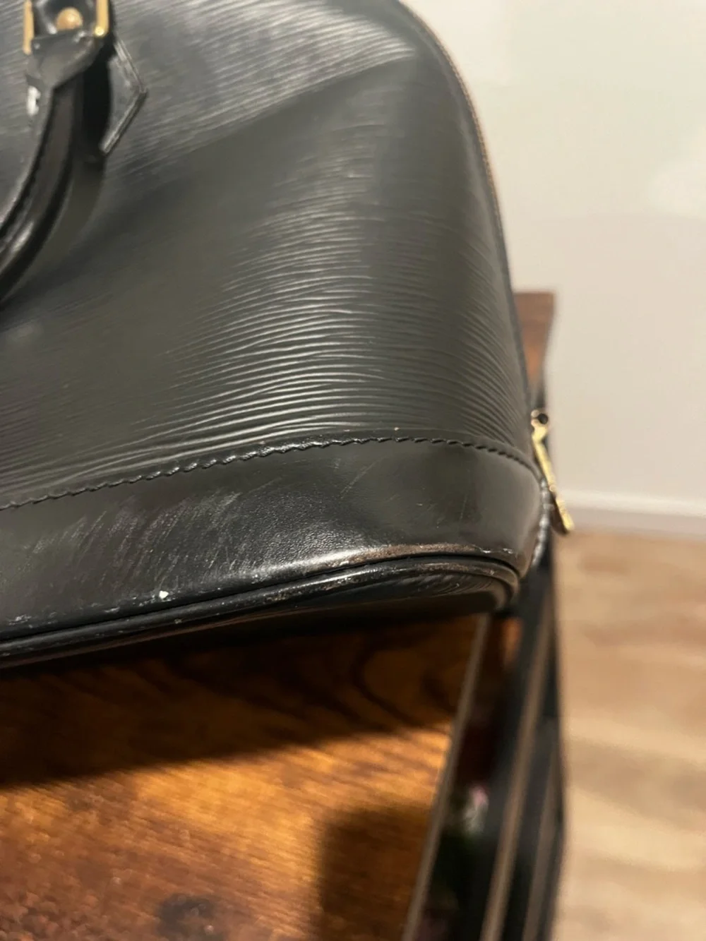 Authentic Louis Vuitton Alma PM - Black Epi Leather (Noir) - Picture 5 of 9